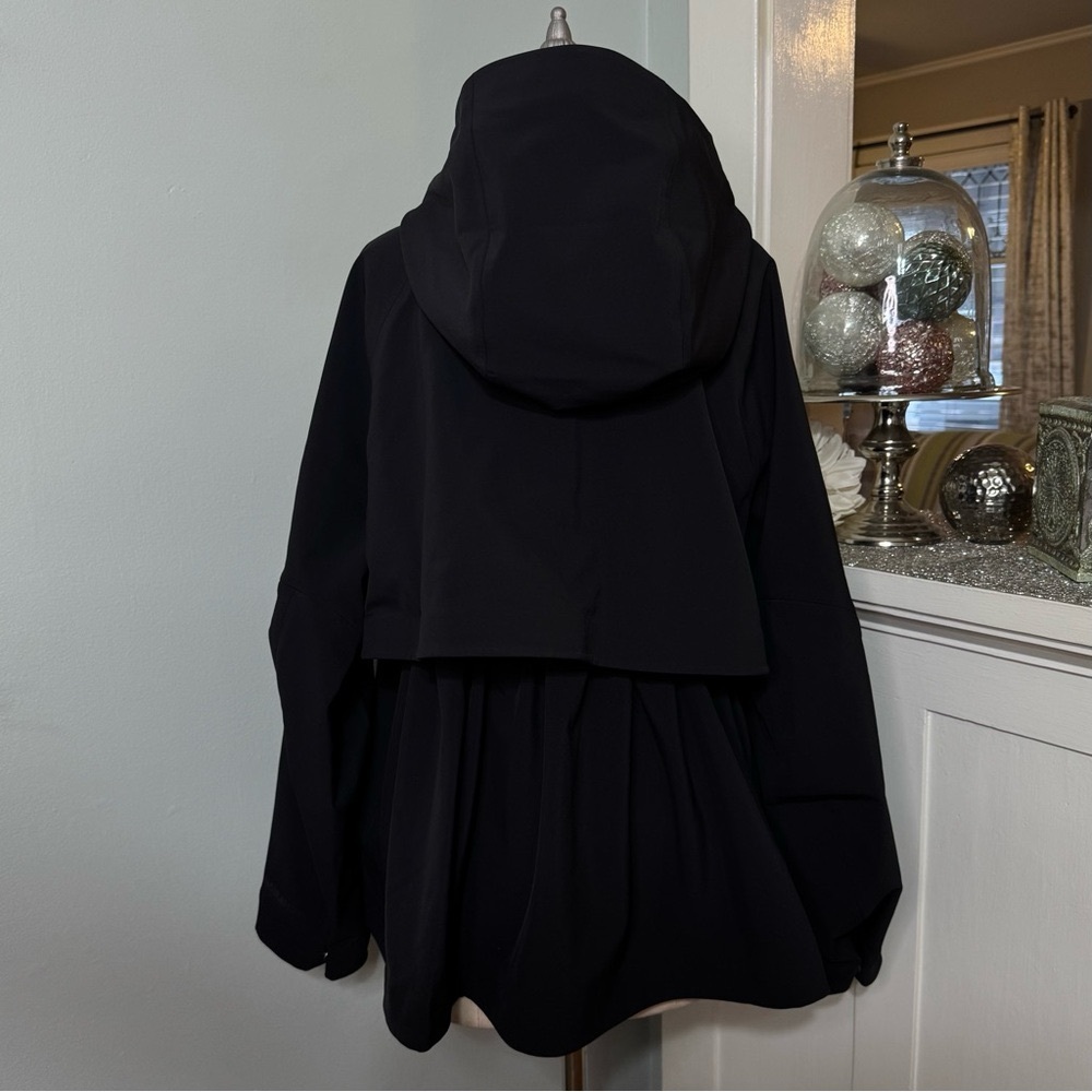 Lululemon RepelShell Cinch Back Rain Jacket Waterproof Windproof Velour Lined 12 - Picture 8 of 13